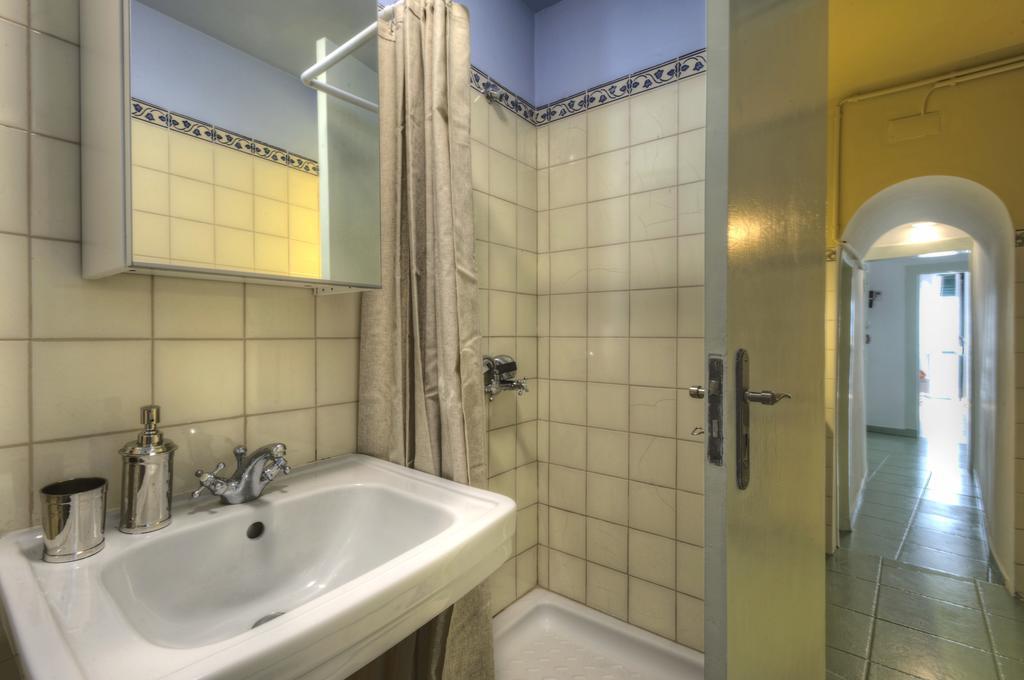 Stay Local In Alfama! Alice Central Home, Near River Lissabon Buitenkant foto