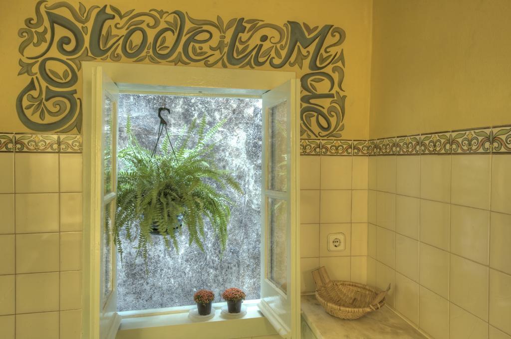 Stay Local In Alfama! Alice Central Home, Near River Lissabon Buitenkant foto