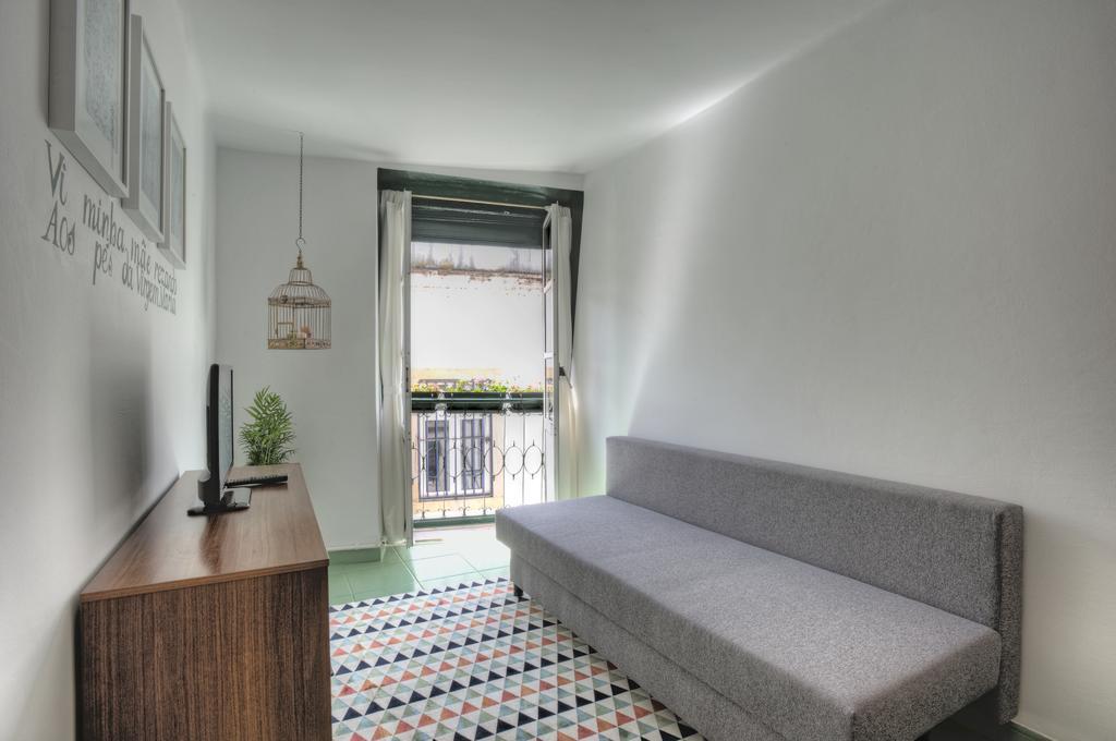Stay Local In Alfama! Alice Central Home, Near River Lissabon Buitenkant foto