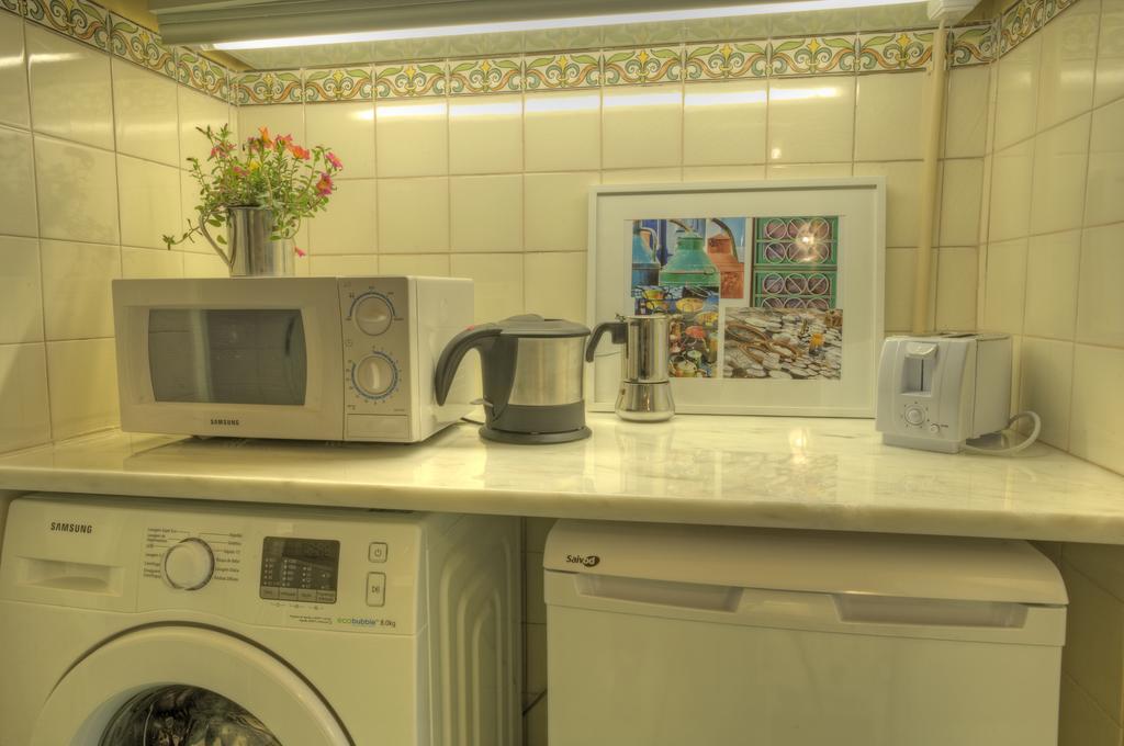 Stay Local In Alfama! Alice Central Home, Near River Lissabon Buitenkant foto