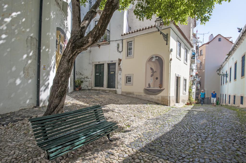 Stay Local In Alfama! Alice Central Home, Near River Lissabon Buitenkant foto