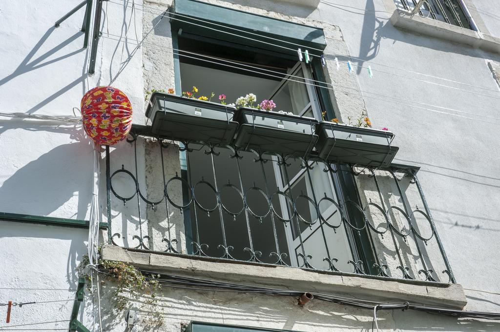 Stay Local In Alfama! Alice Central Home, Near River Lissabon Buitenkant foto