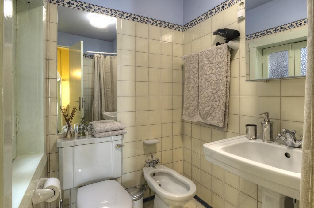 Stay Local In Alfama! Alice Central Home, Near River Lissabon Buitenkant foto