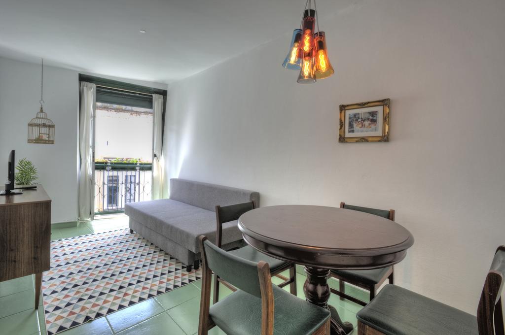 Stay Local In Alfama! Alice Central Home, Near River Lissabon Buitenkant foto
