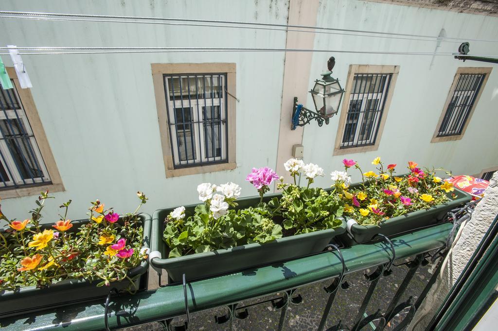 Stay Local In Alfama! Alice Central Home, Near River Lissabon Buitenkant foto
