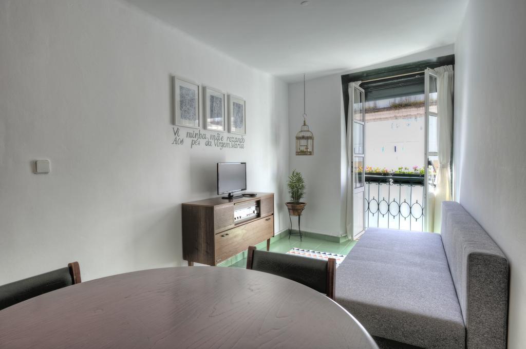 Stay Local In Alfama! Alice Central Home, Near River Lissabon Buitenkant foto